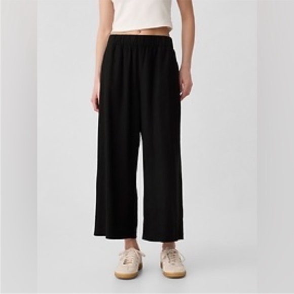 NWT! GAP Black Mid Rise Wide Leg Crop Pull-On Pants - Multiple Sizes - Picture 2 of 5